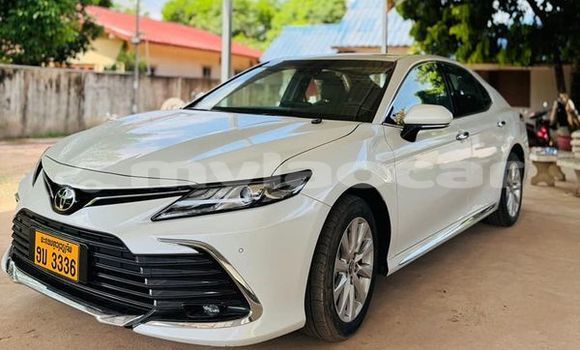 Buy Used Toyota Camry White Car in Vientiane in Vientiane Province Buy Used Toyota Camry White Car in Vientiane in Vientiane Province