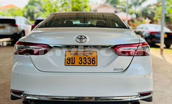 Buy Used Toyota Camry White Car in Vientiane in Vientiane Province Buy Used Toyota Camry White Car in Vientiane in Vientiane Province