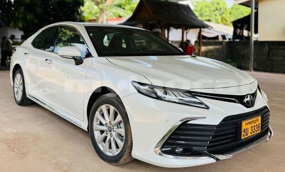 Buy Used Toyota Camry White Car in Vientiane in Vientiane Province Buy Used Toyota Camry White Car in Vientiane in Vientiane Province