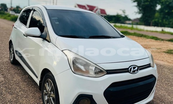 Buy Used Hyundai Grandeur White Car in Vientiane in Vientiane Province Buy Used Hyundai Grandeur White Car in Vientiane in Vientiane Province