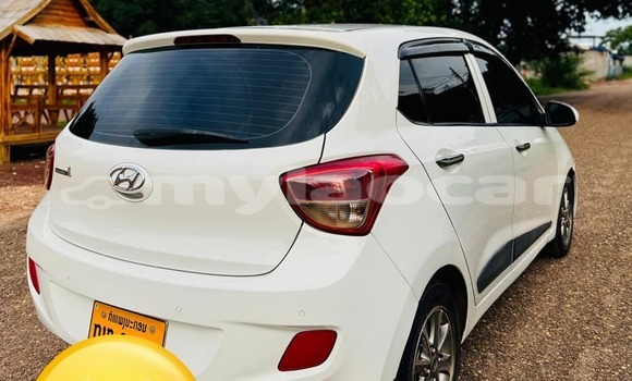 Buy Used Hyundai Grandeur White Car in Vientiane in Vientiane Province Buy Used Hyundai Grandeur White Car in Vientiane in Vientiane Province