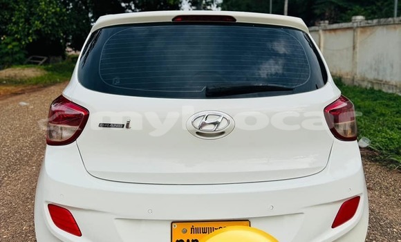 Buy Used Hyundai Grandeur White Car in Vientiane in Vientiane Province Buy Used Hyundai Grandeur White Car in Vientiane in Vientiane Province