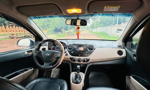 Buy Used Hyundai Grandeur White Car in Vientiane in Vientiane Province Buy Used Hyundai Grandeur White Car in Vientiane in Vientiane Province