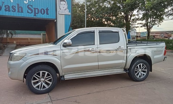 Buy Used Toyota Hiluxe VIGO Beige Car in Vientiane in Vientiane Province Buy Used Toyota Hiluxe VIGO Beige Car in Vientiane in Vientiane Province