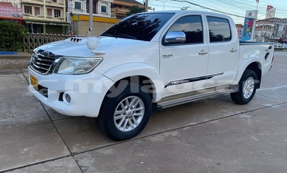 Buy Used Toyota Hiluxe VIGO White Car in Vientiane in Vientiane Province Buy Used Toyota Hiluxe VIGO White Car in Vientiane in Vientiane Province