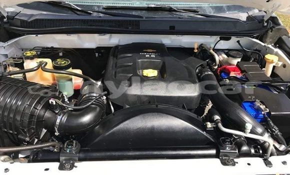 Buy Used Chevrolet Colorado White Car in Vientiane in Vientiane Province Buy Used Chevrolet Colorado White Car in Vientiane in Vientiane Province