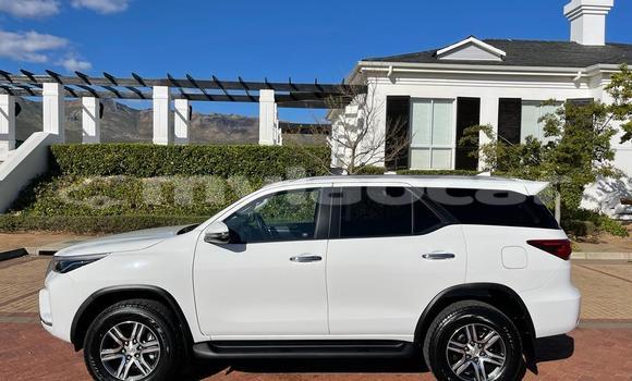 Acheter Occasion Voiture Toyota Fortuner Blanc à Vientiane, Vientiane Province Acheter Occasion Voiture Toyota Fortuner Blanc à Vientiane, Vientiane Province