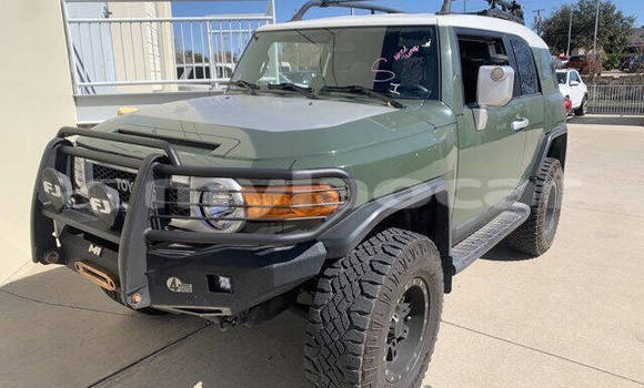Buy Used Toyota FJ Cruiser Green Car in Vientiane in Vientiane Province