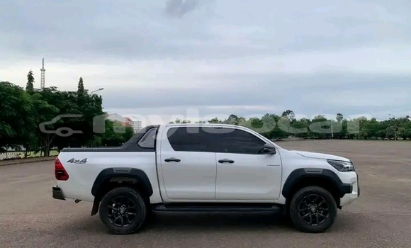 Buy Used Toyota REVO CAB Z-EDITION White Car in Vientiane in Vientiane Province