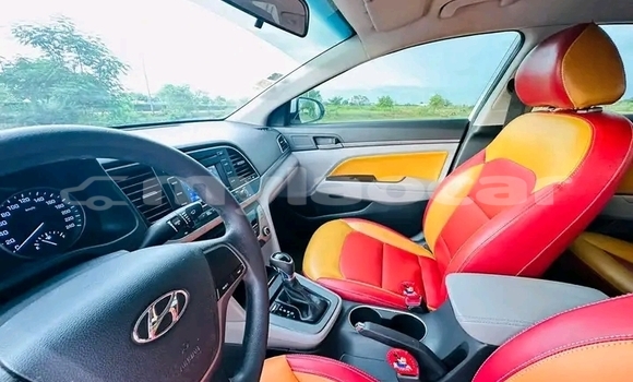 Buy Used Hyundai Elantra White Car in Vientiane in Vientiane Province Buy Used Hyundai Elantra White Car in Vientiane in Vientiane Province