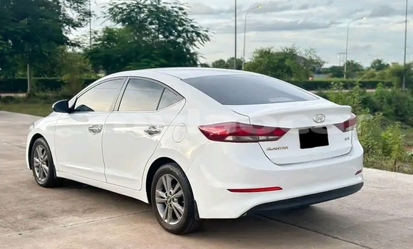 Buy Used Hyundai Elantra White Car in Vientiane in Vientiane Province Buy Used Hyundai Elantra White Car in Vientiane in Vientiane Province