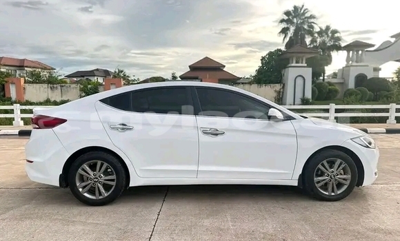 Buy Used Hyundai Elantra White Car in Vientiane in Vientiane Province Buy Used Hyundai Elantra White Car in Vientiane in Vientiane Province