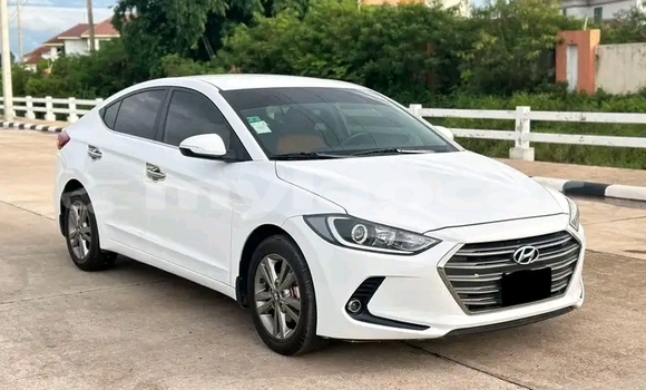 Buy Used Hyundai Elantra White Car in Vientiane in Vientiane Province Buy Used Hyundai Elantra White Car in Vientiane in Vientiane Province
