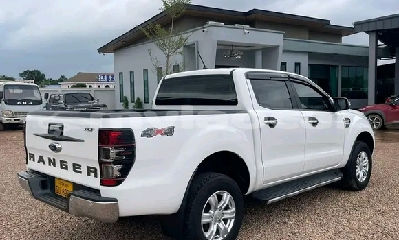 Buy Used Range Rover Range Rover White Car in Phonsavan in Xiangkhouang Province Buy Used Range Rover Range Rover White Car in Phonsavan in Xiangkhouang Province