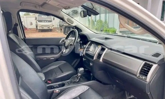 Buy Used Range Rover Range Rover White Car in Phonsavan in Xiangkhouang Province Buy Used Range Rover Range Rover White Car in Phonsavan in Xiangkhouang Province