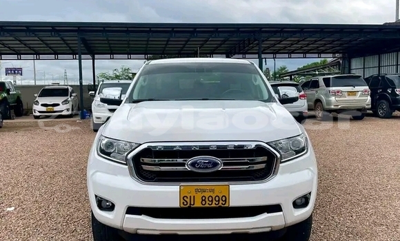 Buy Used Range Rover Range Rover White Car in Phonsavan in Xiangkhouang Province Buy Used Range Rover Range Rover White Car in Phonsavan in Xiangkhouang Province