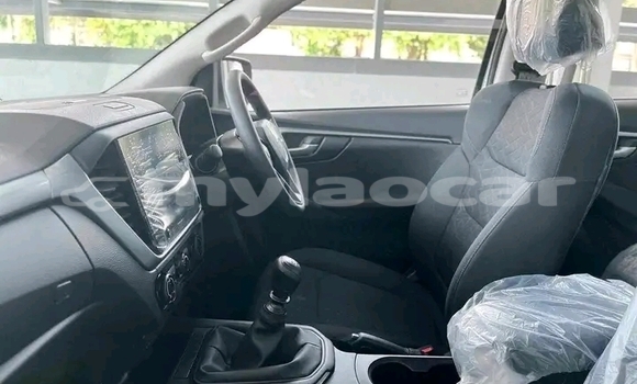 Buy Used Toyota Hilux White Car in Phongsaly in Phôngsali Province Buy Used Toyota Hilux White Car in Phongsaly in Phôngsali Province