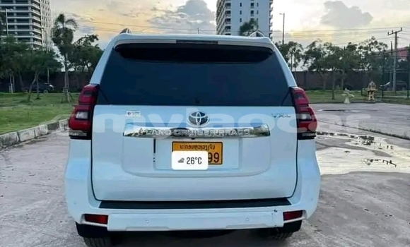 Buy Used Toyota Prado White Car in Luang Prabang in Louangphabang Province Buy Used Toyota Prado White Car in Luang Prabang in Louangphabang Province