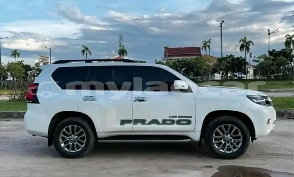 Buy Used Toyota Prado White Car in Luang Prabang in Louangphabang Province Buy Used Toyota Prado White Car in Luang Prabang in Louangphabang Province