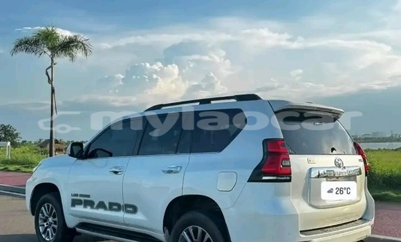 Buy Used Toyota Prado White Car in Luang Prabang in Louangphabang Province Buy Used Toyota Prado White Car in Luang Prabang in Louangphabang Province
