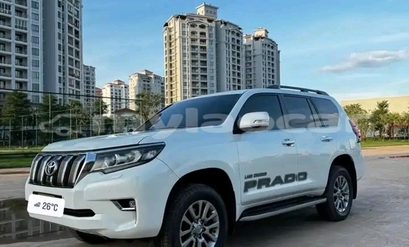 Buy Used Toyota Prado White Car in Luang Prabang in Louangphabang Province Buy Used Toyota Prado White Car in Luang Prabang in Louangphabang Province