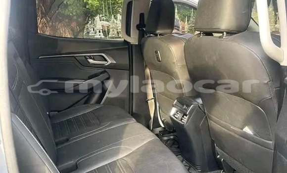 Buy Used Toyota Hilux Other Car in Luang Prabang in Louangphabang Province Buy Used Toyota Hilux Other Car in Luang Prabang in Louangphabang Province
