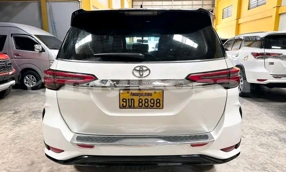 Buy Used Toyota Fortuner White Car in Vientiane in Vientiane Province Buy Used Toyota Fortuner White Car in Vientiane in Vientiane Province