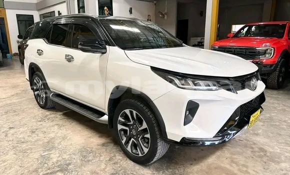 Buy Used Toyota Fortuner White Car in Vientiane in Vientiane Province Buy Used Toyota Fortuner White Car in Vientiane in Vientiane Province