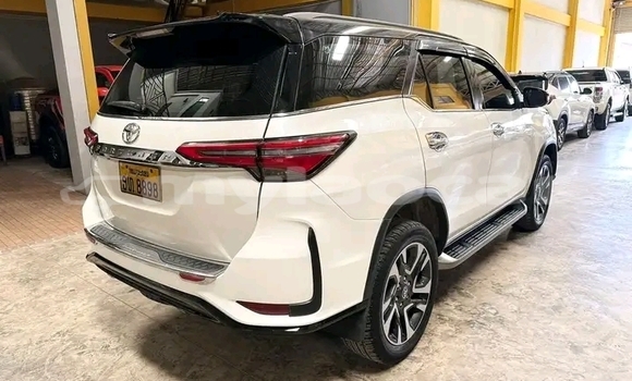 Buy Used Toyota Fortuner White Car in Vientiane in Vientiane Province Buy Used Toyota Fortuner White Car in Vientiane in Vientiane Province