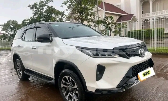 Buy Used Toyota Fortuner White Car in Luang Prabang in Louangphabang Province Buy Used Toyota Fortuner White Car in Luang Prabang in Louangphabang Province