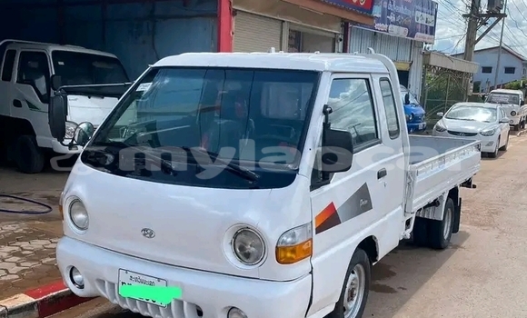 Buy Used Hyundai H200 White Car in Muang Khongxedon in Champasak Province Buy Used Hyundai H200 White Car in Muang Khongxedon in Champasak Province