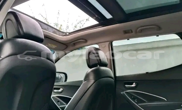 Buy Used Hyundai Santa Fe White Car in Luang Prabang in Louangphabang Province Buy Used Hyundai Santa Fe White Car in Luang Prabang in Louangphabang Province