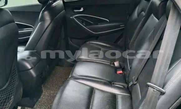 Buy Used Hyundai Santa Fe White Car in Luang Prabang in Louangphabang Province Buy Used Hyundai Santa Fe White Car in Luang Prabang in Louangphabang Province