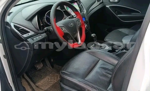 Buy Used Hyundai Santa Fe White Car in Luang Prabang in Louangphabang Province Buy Used Hyundai Santa Fe White Car in Luang Prabang in Louangphabang Province