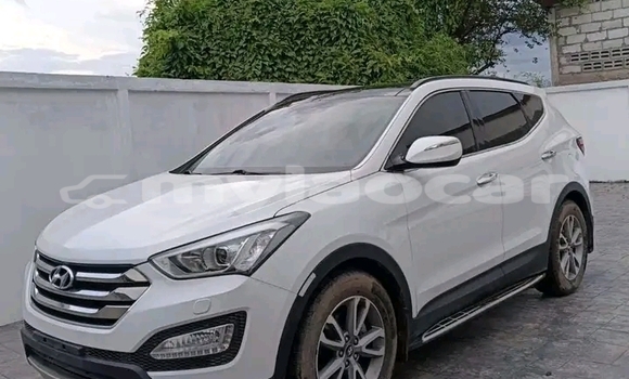 Buy Used Hyundai Santa Fe White Car in Luang Prabang in Louangphabang Province Buy Used Hyundai Santa Fe White Car in Luang Prabang in Louangphabang Province