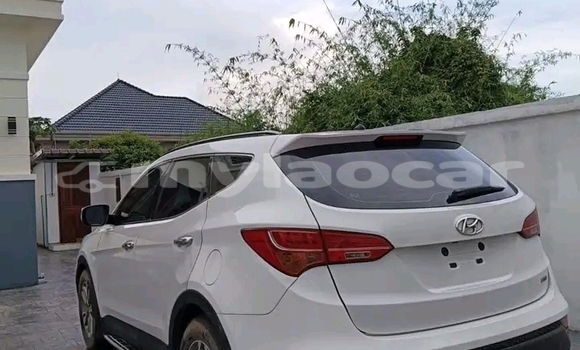 Buy Used Hyundai Santa Fe White Car in Luang Prabang in Louangphabang Province Buy Used Hyundai Santa Fe White Car in Luang Prabang in Louangphabang Province