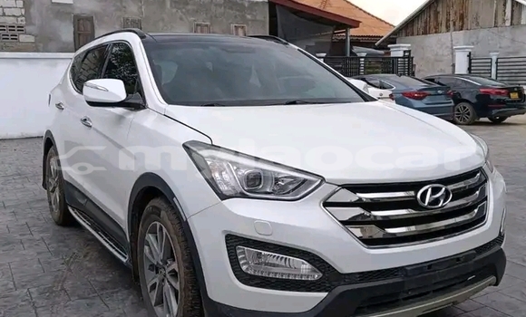 Buy Used Hyundai Santa Fe White Car in Luang Prabang in Louangphabang Province Buy Used Hyundai Santa Fe White Car in Luang Prabang in Louangphabang Province