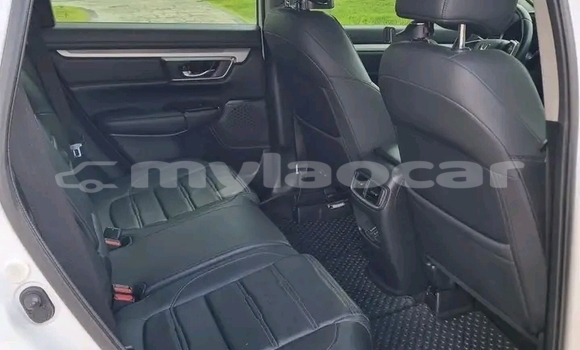 Buy Used Honda CR–V White Car in Vientiane in Vientiane Province Buy Used Honda CR–V White Car in Vientiane in Vientiane Province