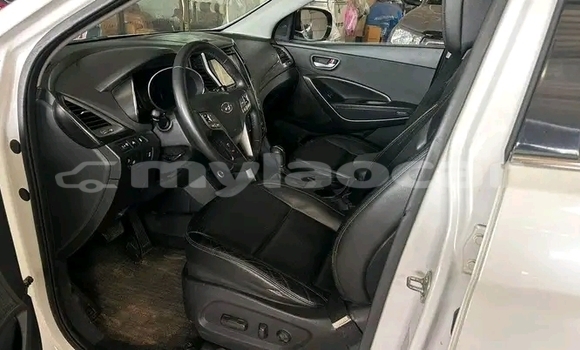 ຊື້ ໃຊ້ແລ້ວ Hyundai Santa Fe White ລົດ ໃນ Luang Prabang ໃນ Louangphabang Province ຊື້ ໃຊ້ແລ້ວ Hyundai Santa Fe White ລົດ ໃນ Luang Prabang ໃນ Louangphabang Province