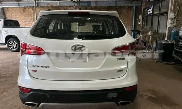 ຊື້ ໃຊ້ແລ້ວ Hyundai Santa Fe White ລົດ ໃນ Luang Prabang ໃນ Louangphabang Province ຊື້ ໃຊ້ແລ້ວ Hyundai Santa Fe White ລົດ ໃນ Luang Prabang ໃນ Louangphabang Province