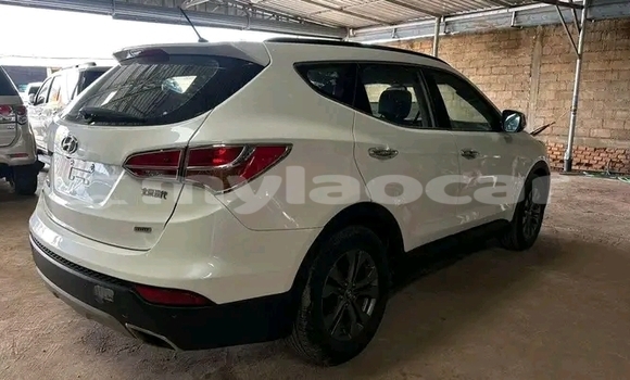 ຊື້ ໃຊ້ແລ້ວ Hyundai Santa Fe White ລົດ ໃນ Luang Prabang ໃນ Louangphabang Province ຊື້ ໃຊ້ແລ້ວ Hyundai Santa Fe White ລົດ ໃນ Luang Prabang ໃນ Louangphabang Province