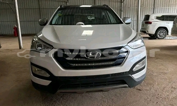 ຊື້ ໃຊ້ແລ້ວ Hyundai Santa Fe White ລົດ ໃນ Luang Prabang ໃນ Louangphabang Province ຊື້ ໃຊ້ແລ້ວ Hyundai Santa Fe White ລົດ ໃນ Luang Prabang ໃນ Louangphabang Province