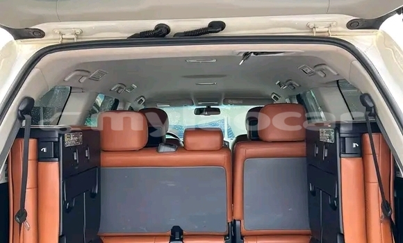 ຊື້ ໃຊ້ແລ້ວ Toyota Land Cruiser White ລົດ ໃນ Vientiane ໃນ Vientiane Province ຊື້ ໃຊ້ແລ້ວ Toyota Land Cruiser White ລົດ ໃນ Vientiane ໃນ Vientiane Province