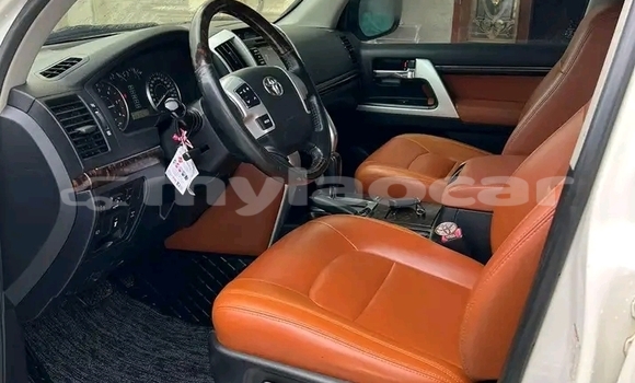 ຊື້ ໃຊ້ແລ້ວ Toyota Land Cruiser White ລົດ ໃນ Vientiane ໃນ Vientiane Province ຊື້ ໃຊ້ແລ້ວ Toyota Land Cruiser White ລົດ ໃນ Vientiane ໃນ Vientiane Province