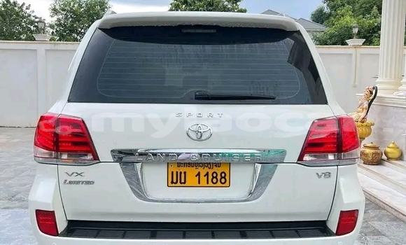 ຊື້ ໃຊ້ແລ້ວ Toyota Land Cruiser White ລົດ ໃນ Vientiane ໃນ Vientiane Province ຊື້ ໃຊ້ແລ້ວ Toyota Land Cruiser White ລົດ ໃນ Vientiane ໃນ Vientiane Province