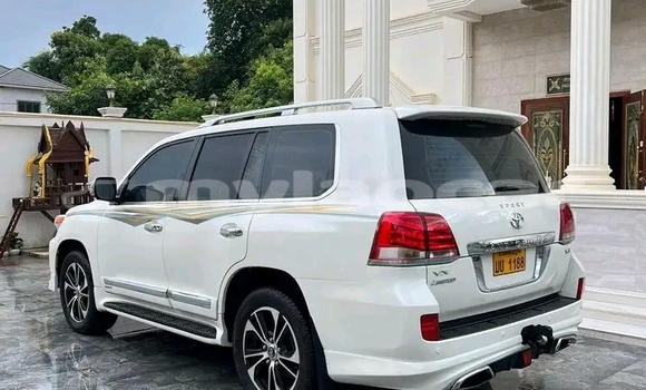 ຊື້ ໃຊ້ແລ້ວ Toyota Land Cruiser White ລົດ ໃນ Vientiane ໃນ Vientiane Province ຊື້ ໃຊ້ແລ້ວ Toyota Land Cruiser White ລົດ ໃນ Vientiane ໃນ Vientiane Province