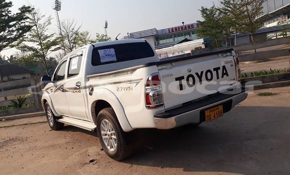 ຊື້ ໃຊ້ແລ້ວ Toyota Hilux White ລົດ ໃນ Vientiane ໃນ Vientiane Province ຊື້ ໃຊ້ແລ້ວ Toyota Hilux White ລົດ ໃນ Vientiane ໃນ Vientiane Province