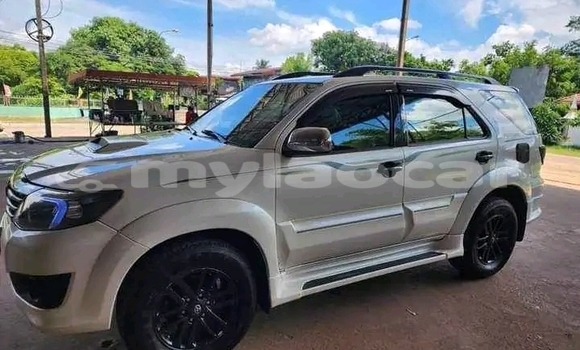 ຊື້ ໃຊ້ແລ້ວ Toyota Fortuner White ລົດ ໃນ Vientiane ໃນ Vientiane Province ຊື້ ໃຊ້ແລ້ວ Toyota Fortuner White ລົດ ໃນ Vientiane ໃນ Vientiane Province