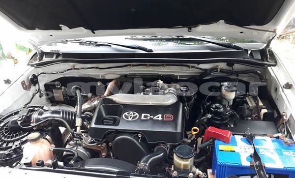 ຊື້ ໃຊ້ແລ້ວ Toyota Hilux White ລົດ ໃນ Vientiane ໃນ Vientiane Province ຊື້ ໃຊ້ແລ້ວ Toyota Hilux White ລົດ ໃນ Vientiane ໃນ Vientiane Province