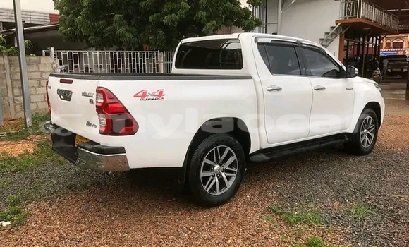 ຊື້ ໃຊ້ແລ້ວ Toyota REVO CAB Z-EDITION White ລົດ ໃນ Vientiane ໃນ Vientiane Province ຊື້ ໃຊ້ແລ້ວ Toyota REVO CAB Z-EDITION White ລົດ ໃນ Vientiane ໃນ Vientiane Province
